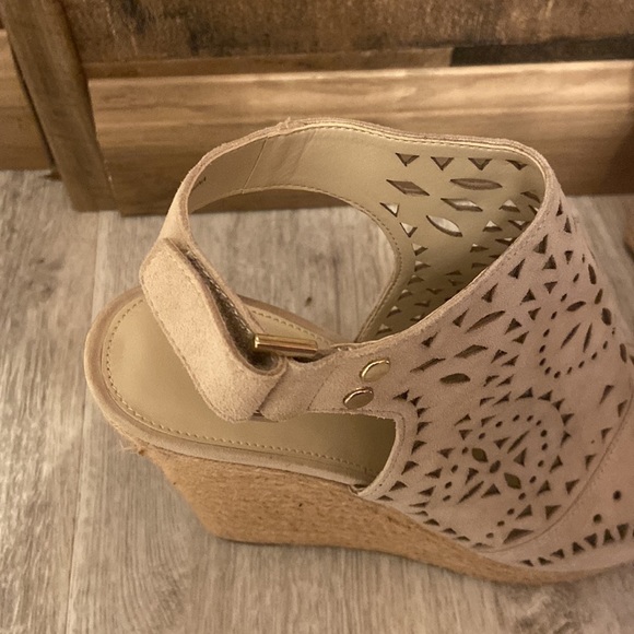 Like new Marc Fisher wedges - Picture 4 of 5